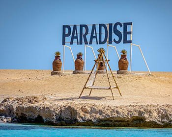 Paradise Island ..Tourist Destination Paradise Island Hurghada is a resort located in the Red Sea in Egypt. It is one of the most popular tourist destinations in the country, offering its guests a wide variety of activities and experiences. Paradise Island offers a unique combination of the beauty of the Red Sea .